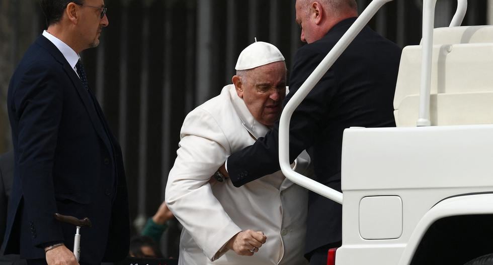 Pope Francis suffers from a respiratory infection and will remain hospitalized for several days