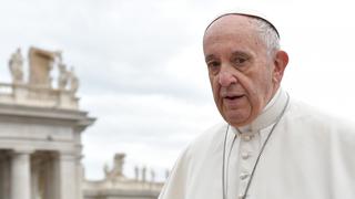 El Papa molesto de que atención médica dependa de dinero