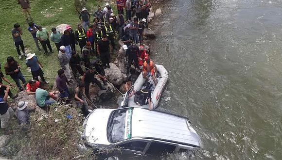 Junín: cuatro personas mueren tras caída de auto a río Cunas