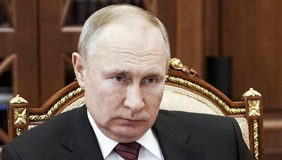 El presidente de Rusia, Vladimir Putin, escucha durante una reunión en el Kremlin en Moscú, el miércoles 24 de marzo de 2021. (Alexei Druzhinin, Sputnik, Kremlin Pool/AP).