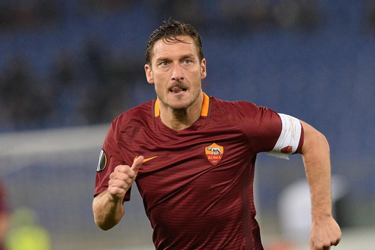 Francesco Totti: Genoa le rinde homenaje con esta camiseta especial DEPORTE-TOTAL | COMERCIO