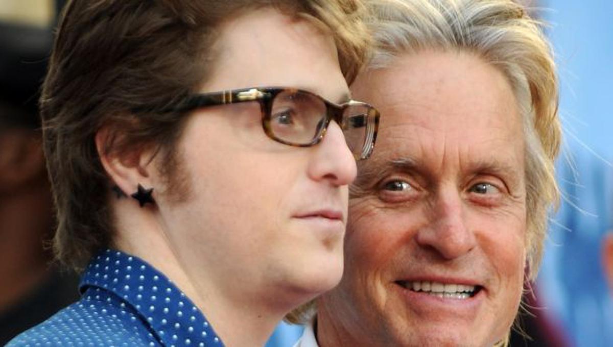 Hijo de Michael Douglas deja prisión y publicaría sus memorias