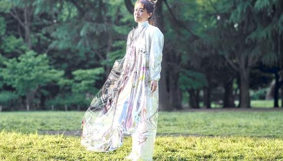 Mary Ren en el vestido digital que le compró su marido. (Foto: Shogo Kimura)