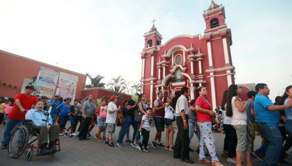 Miles de peruanos se alistan para visitar las iglesias del Centro de Lima por Semana Santa. Foto: Andina