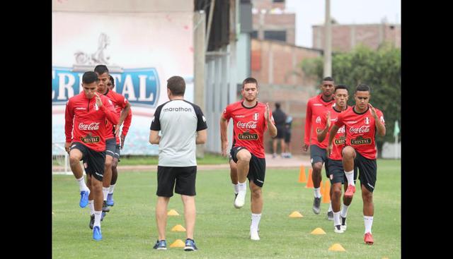 La selección peruana realizó su primer entrenamiento este lunes en la Videna. (Foto: @SeleccionPeru)
