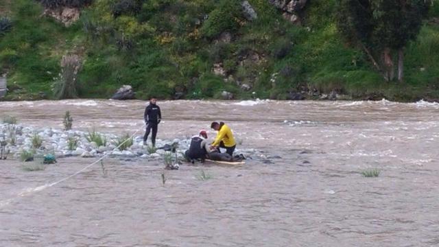 Junín: caída de auto a río Mantaro deja un muerto y tres desaparecidos