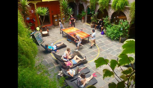 2. Ecopackers Hostel: El alojamiento en uno de sus cuartos compartidos, de 4 a 18 camas, está desde S/.60. Este hostel también ofrece los servicios de cine privado, alquiler de bicicletas, balones de oxígeno para el mal de altura, wifi libre, zonas de diversión, entre otros. Está Ubicado en la Calle Santa Teresa 375 en Cusco.  Foto: Facebook: @ecopackers