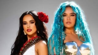 Karol G vs Becky G: a quién le queda mejor el cabello azul