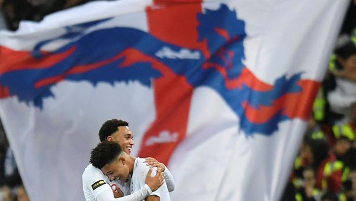 Jadon Sancho y Alexander-Arnold son compatriotas. (Foto: REUTERS)