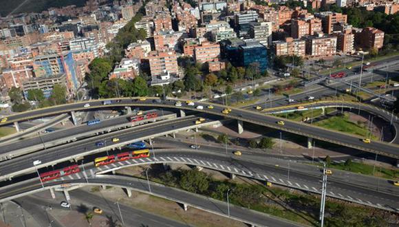 El Pico y Placa en Colombia es obligatorio en todos los vehículos motorizados. El incumplimiento de esta norma genera una multa de 414.100 pesos. (Foto: Twitter @TransitoBta)