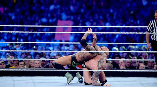 WWE: la brutal pelea entre Daniel Bryan, Randy Orton y Batista - 5