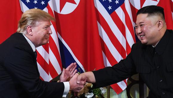 En su última cumbre improvisada en la frontera intercoreana a finales de junio, Trump y Kim pactaron reactivar el diálogo sobre la desnuclearización de Corea del Norte. (Foto: AFP).