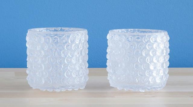 Mira estos curiosos vasos 'cubiertos' con plástico de burbujas - 1