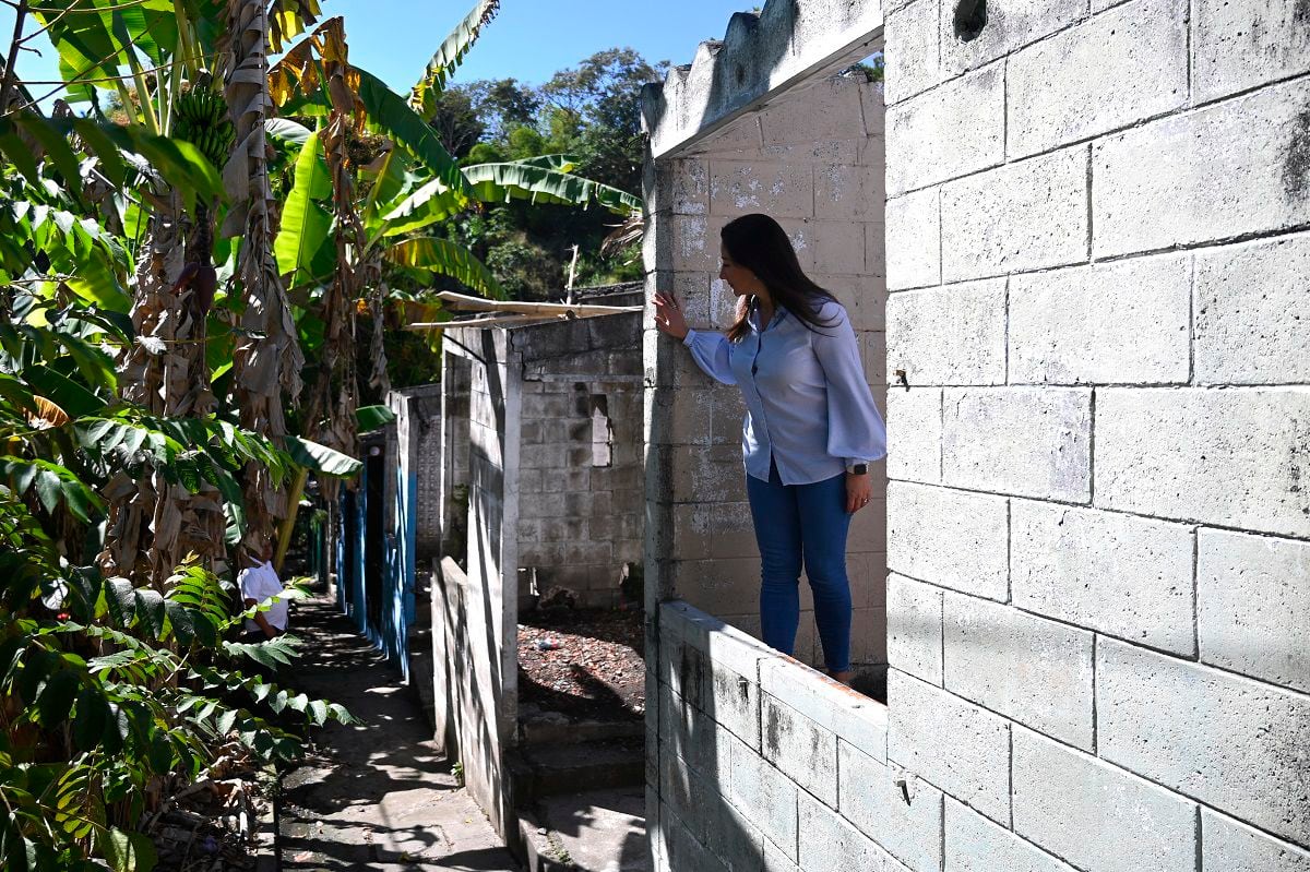 Housing Minister Michelle Sol reviews houses abandoned by their owners and recovered during an operation against criminal gangs in La Campanera, Soyapango municipality, El Salvador, on January 13, 2023. (Photo by Marvin RECINOS / AFP)