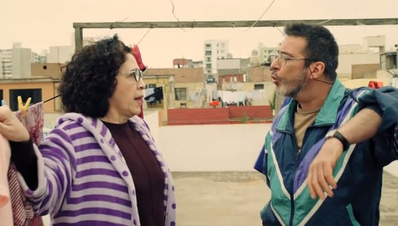 Wendy Ramos y Carlos Carlín protagonizan la miniserie “Raúl Con Soledad”. (Foto: Captura de video)