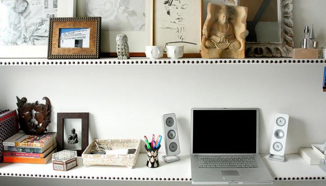 La diseñadora Jen Chu fue la encargada de transformar el pequeño dormitorio en un lugar acogedor y confortable. Distintas piezas coleccionables, cuadros y pinturas le dan el toque especial. (Foto: jenchudesign.com)