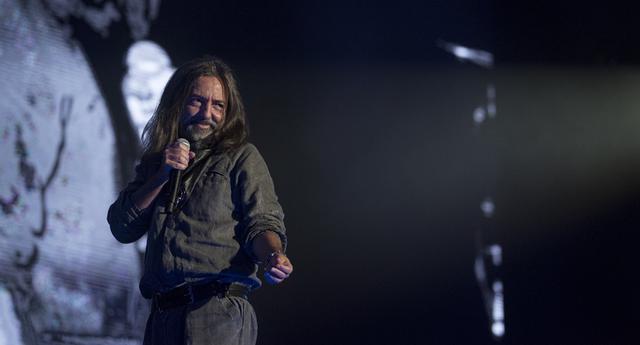 Adrián Dárgelos, de Babasónicos, en escena. Foto: Gabriela Delgado (El Comercio)