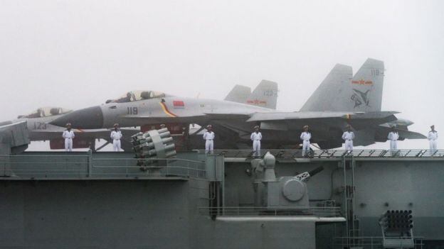 El Liaoning tiene capacidad para transportar 24 cazas J-15. (LIAONING).