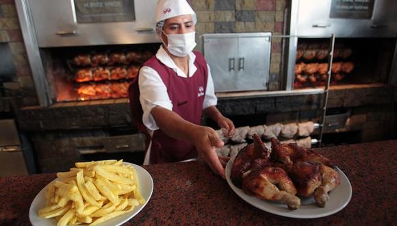 Cada mes, se consumen 12 millones de pollos a la brasa en nuestro país. (Foto: Rolly Reyna/ Archivo El Comercio)