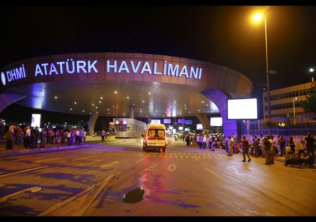 Turquía: Terror tras ataque suicida en aeropuerto de Estambul - 1