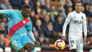 Luis Advíncula casi marca el 1-0 en el Valencia vs. Rayo Vallecano pero el poste se lo negó | VIDEO