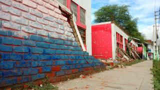Piura: pared de un colegio se desploma por las lluvias
