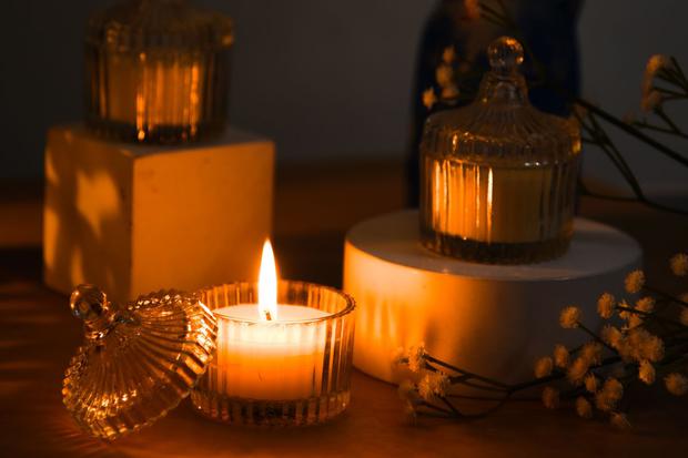 4 formas de sacar la cera de los jarrones de tus velas
