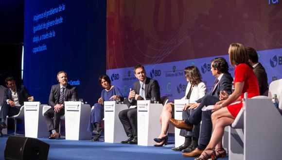 Panel de Líderes Empresariales en la Cumbre Empresarial de las Américas. (BID)