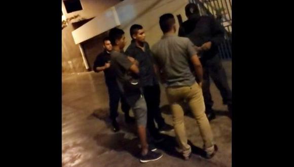 Dos policías detenidos tras ser acusados de asaltar a peatones
