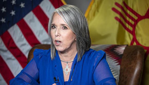 La gobernadora de Nuevo México, Michelle Lujan Grisham, pronuncia su discurso anual sobre el estado el martes 18 de enero de 2022. (Jim Weber/Santa Fe New Mexican vía AP, Pool).