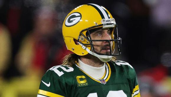 Aaron Rodgers señaló que el consumir ayahuasca lo ayudó a crecer su rendimiento en el campo. Foto: AFP.