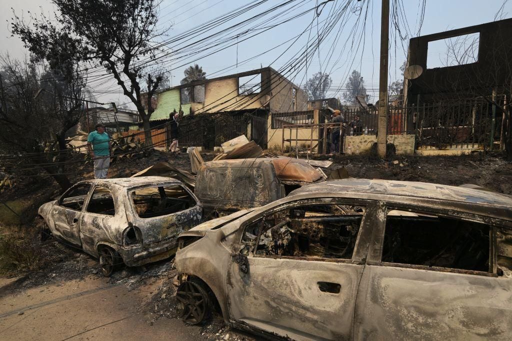 There are many people left with almost nothing, like in this neighborhood of Los Olivos, in Viña del Mar. (AFP/GETTY).