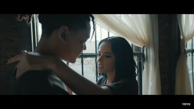 Becky G lanza videoclip de su nueva canción “Next To You” (Foto: Captura de pantalla)