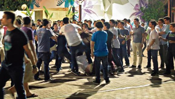 Asia: borracheras y peleas se registran ante ausencia policial