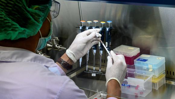 La compañía de biotecnología estadounidense Moderna dijo que su vacuna contra el coronavirus entrará en la fase final de pruebas en humanos el 27 de julio. (Foto referencial: Mladen ANTONOV / AFP)