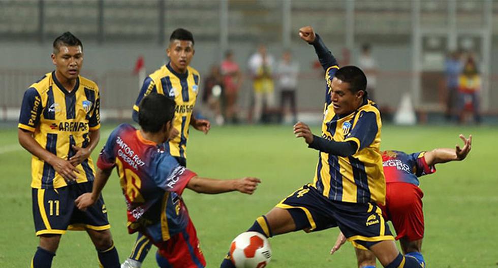 Sport Rosario y Racing Club jugaron un emotivo partido en el estadio nacional. (Foto: FPF)