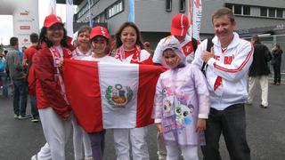 Hinchas peruanos alientan a la selección en Suiza