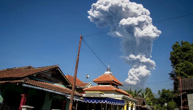 El volcán se ubica a unos 30 kilómetros de la ciudad de Yogyakarta, en la populosa isla de Java. (Foto: Reuters/Mohammad Ayudha)