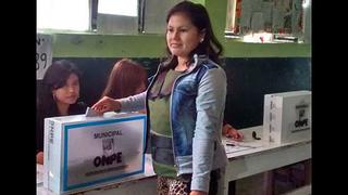 Fiorela Nolasco acudió a votar con chaleco antibalas