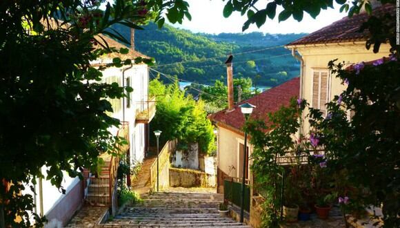 Teora, lugar ubicado en la región sureña de Campania, espera atraer nuevos residentes ofreciendo pagar su renta si se mudan allí. (Foto: Michele Notaro/Comune Teora)