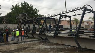 Ecuador: Tráiler tumbó un puente peatonal en Guayaquil