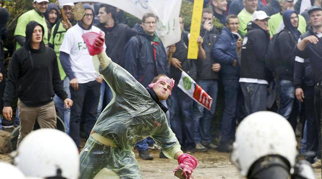 Agricultores europeos protestan con huevos y 380 tractores - 3