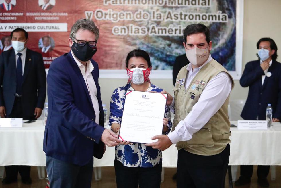 Ministra de Cultura y UNESCO entregan declaratoria del Complejo Arqueoastronómico Chankillo como Patrimonio Mundial. (Foto: Ministerio de Cultura)