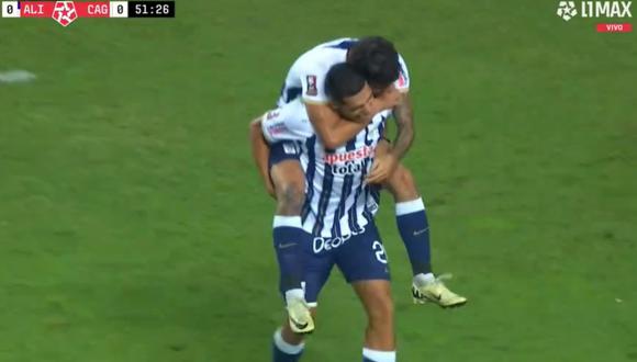 El delantero ‘blanquiazul’ no perdonó al ‘Pato’ Álvarez en el área y anotó el primero para los suyos en el Estadio Nacional.