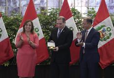 Dina Boluarte condecora al presidente del Poder Judicial, Javier Arévalo, en Palacio de Gobierno