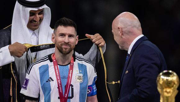 Lionel Messi levantó la Copa del Mundo para la selección Argentina.