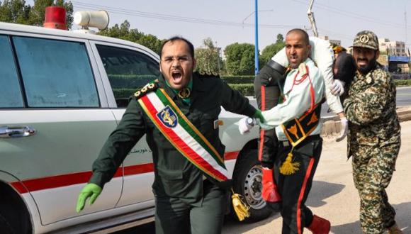 Irán: Al menos 24 muertos y 53 heridos por atentado durante desfile militar. (AFP)