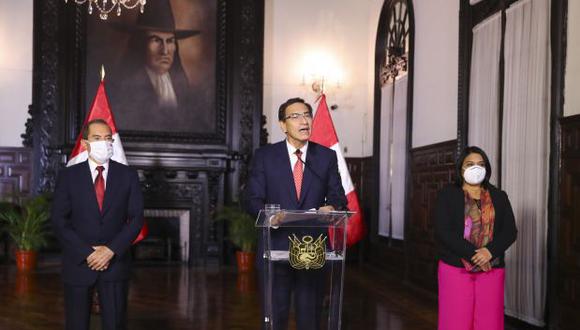 Martín Vizcarra estuvo acompañado del primer ministro Walter Martos y la titular de Justicia y Derechos Humanos, Ana Neyra. (Foto: Presidencia)