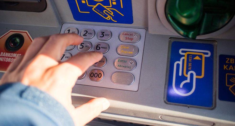 Hay que tomar medidas de seguridad como elegir pagos electrónicos o analizar la ubicación del cajero automático. (Foto: Pixabay)
