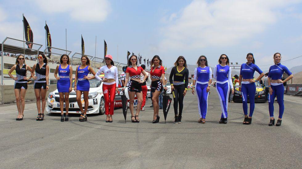 Las chicas llegaron al Aut&oacute;dromo de La Chutana para alegr&iacute;a de los asistentes a la octava fecha de la CCTC. (Fotos: Ruedas&amp;Tuercas)